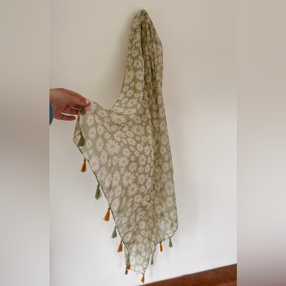 Daisy design Shawl/Summer cover-up - green/yellow gold tassles
